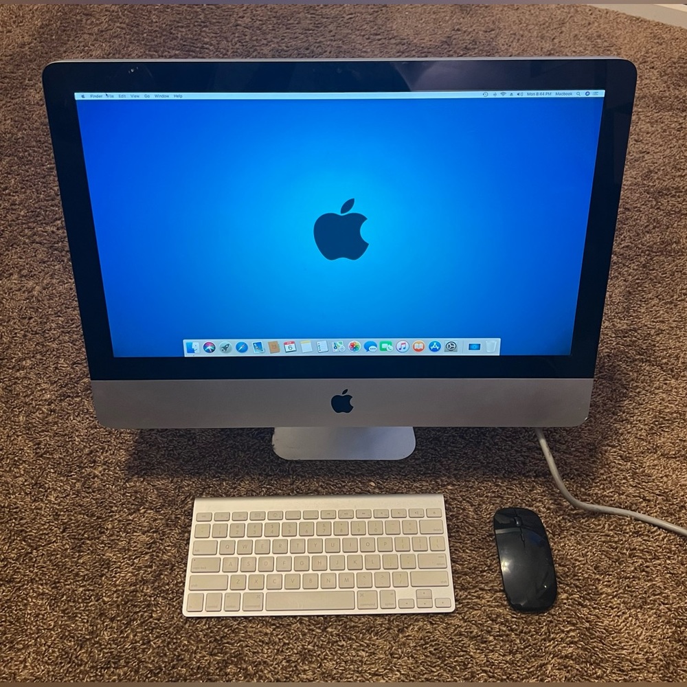 21-inch Apple iMac Computer with Expensive Software